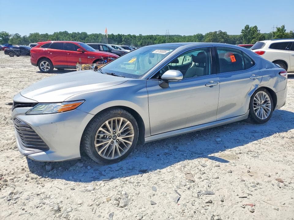 2019 TOYOTA CAMRY XLE