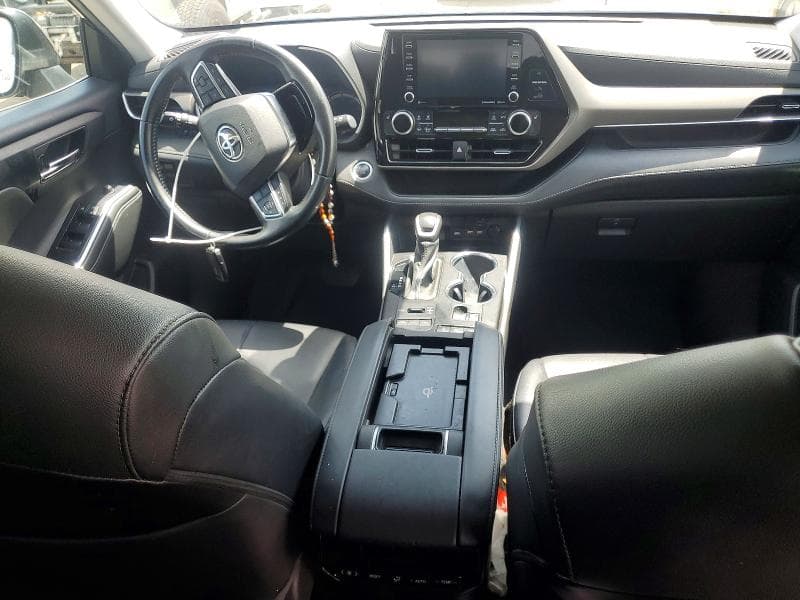 2021 TOYOTA HIGHLANDER XLE 8