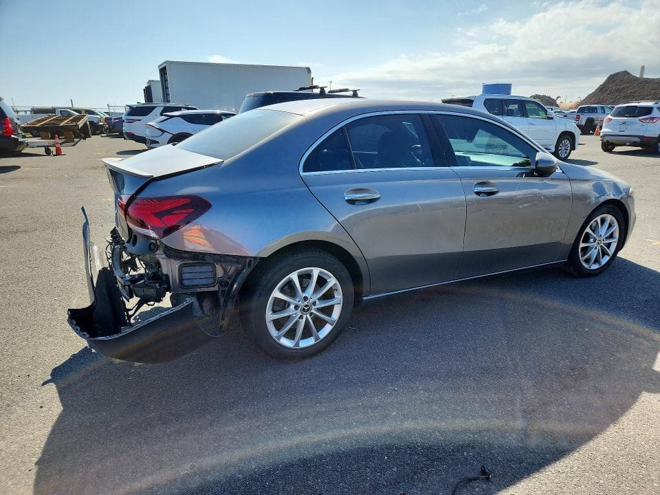 2020 MERCEDES-BENZ A 220 3