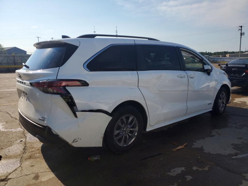 2021 TOYOTA SIENNA LE 3
