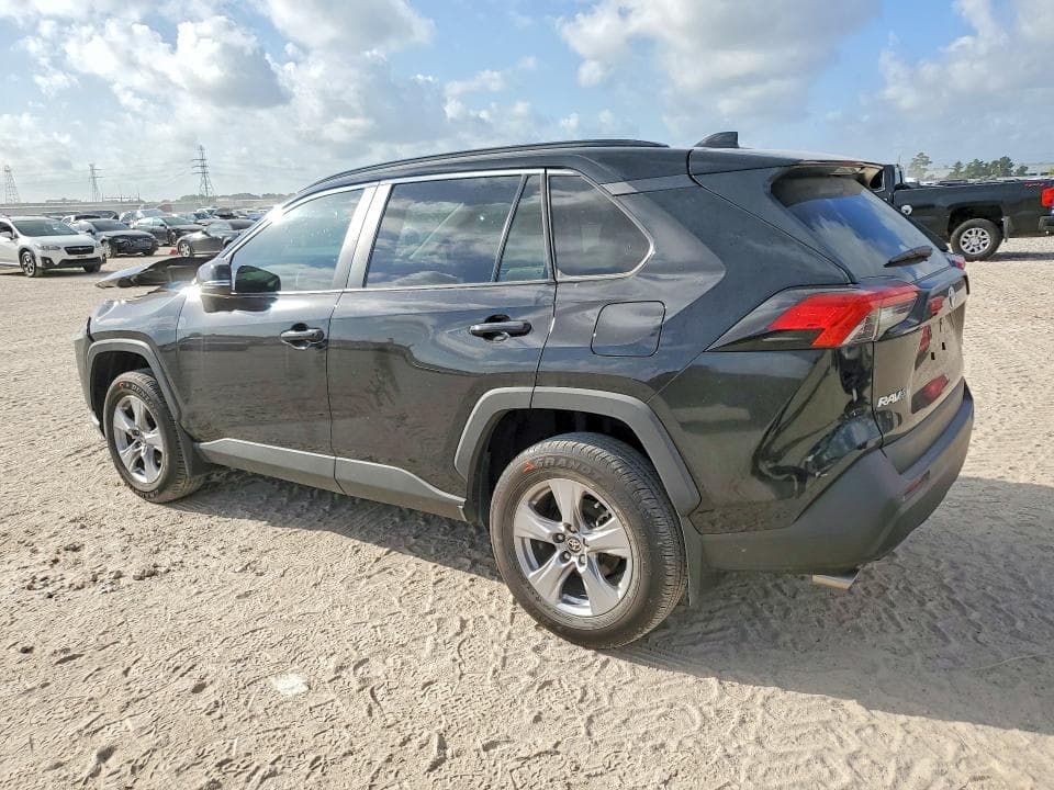 2025 TOYOTA RAV4 XLE 2