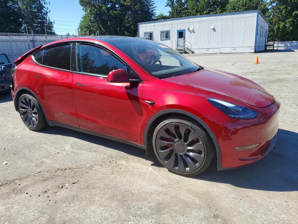 2025 TESLA MODEL Y 4