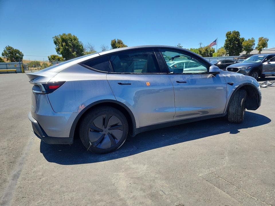 2026 TESLA MODEL Y 3