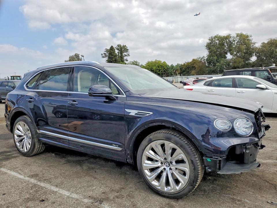 2025 BENTLEY BENTAYGA 4