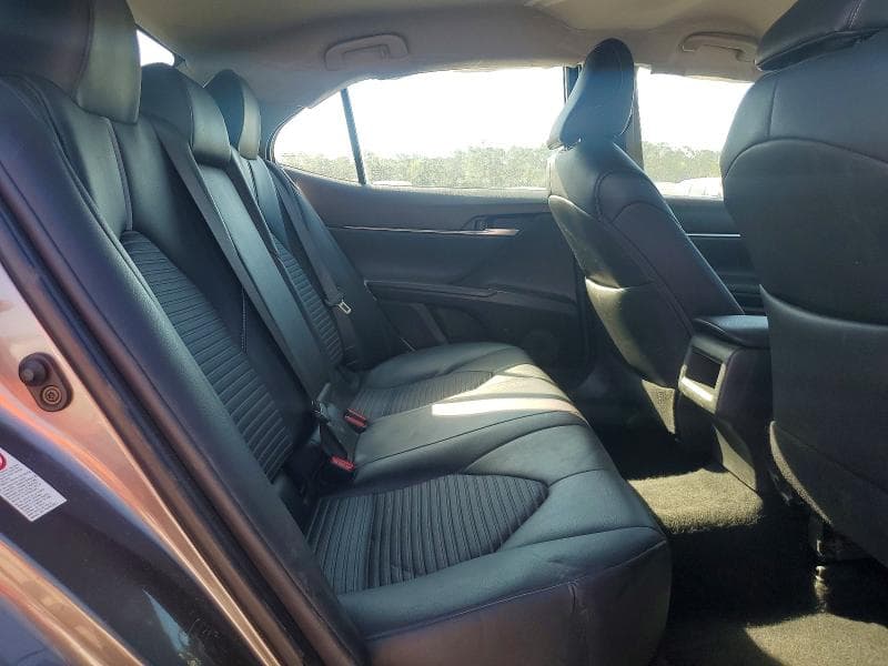 2018 TOYOTA CAMRY SE 10