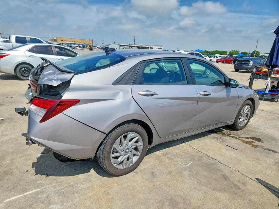 2024 HYUNDAI ELANTRA SEL 3