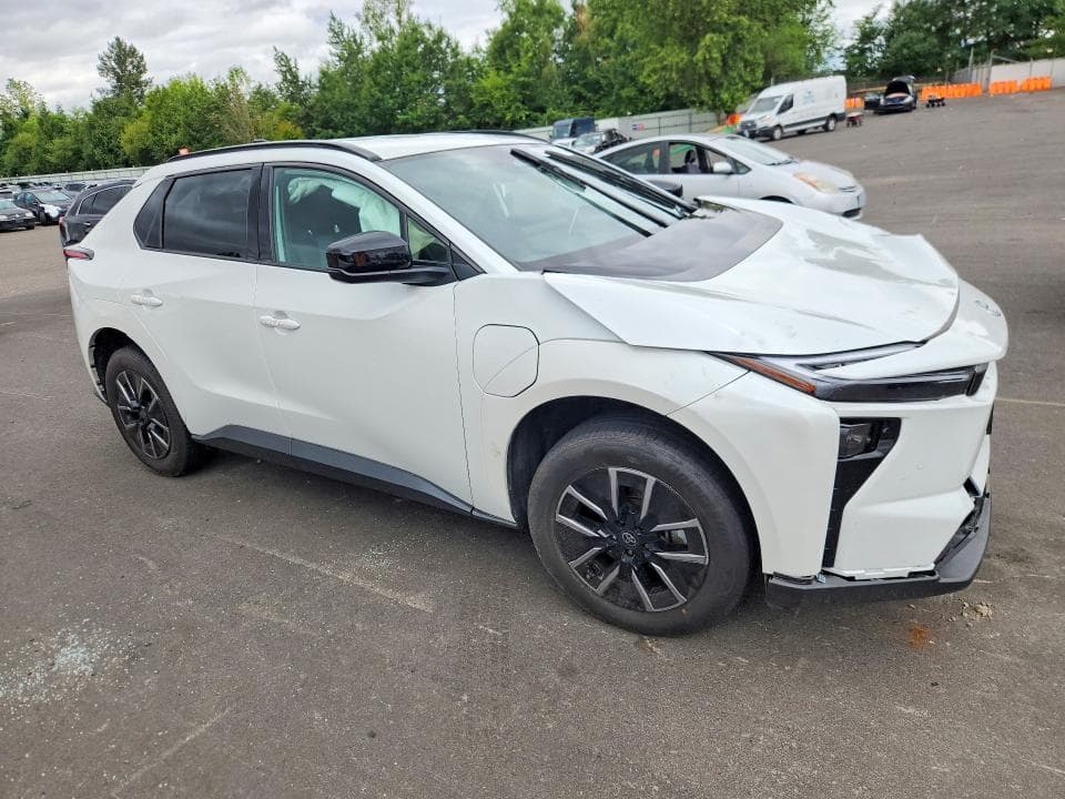 2026 TOYOTA BZ XLE 4