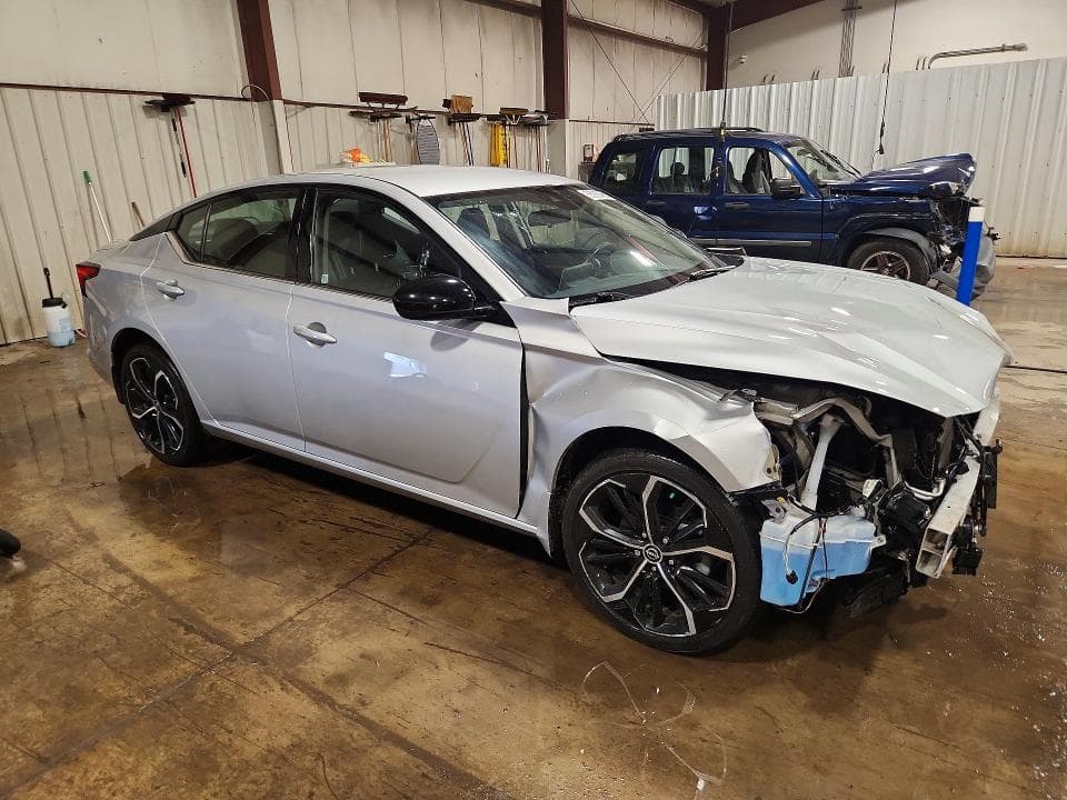 2023 NISSAN ALTIMA SR 4