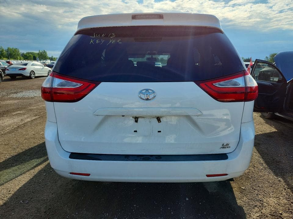 2017 TOYOTA SIENNA LE 6