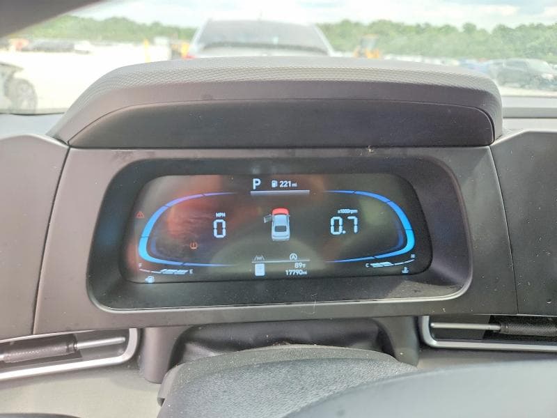 2025 HYUNDAI ELANTRA SE 9