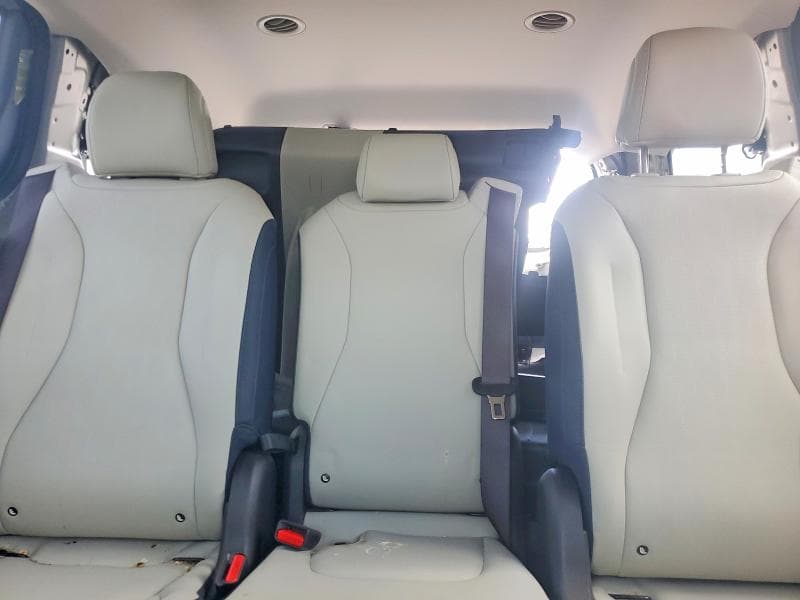 2025 KIA CARNIVAL EX 10