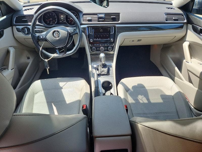2018 VOLKSWAGEN PASSAT SE 8