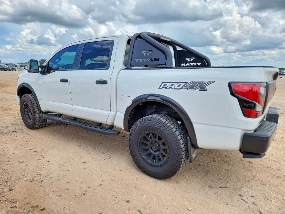 2024 NISSAN TITAN PRO-4X 2