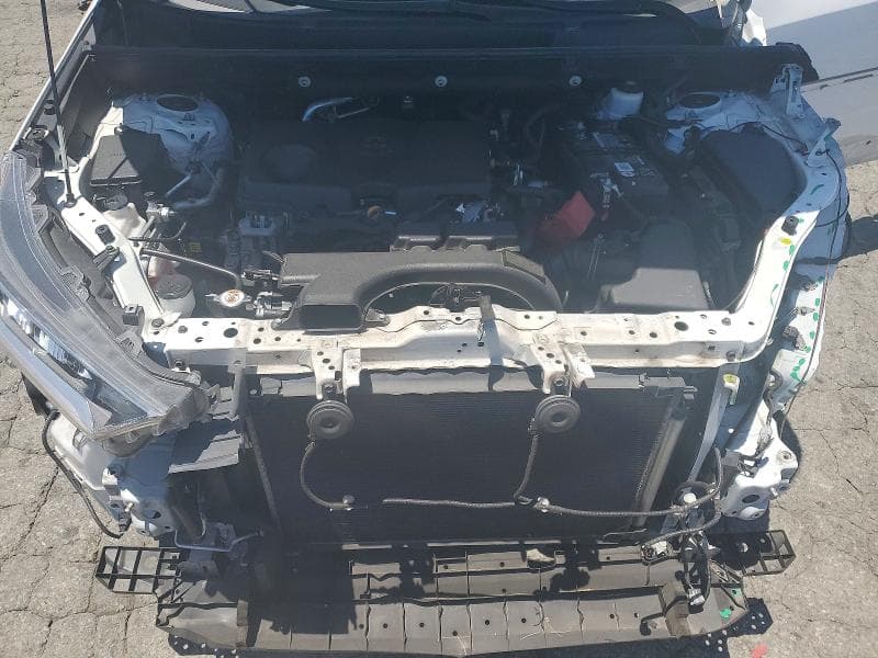 2021 TOYOTA RAV4 XLE 12