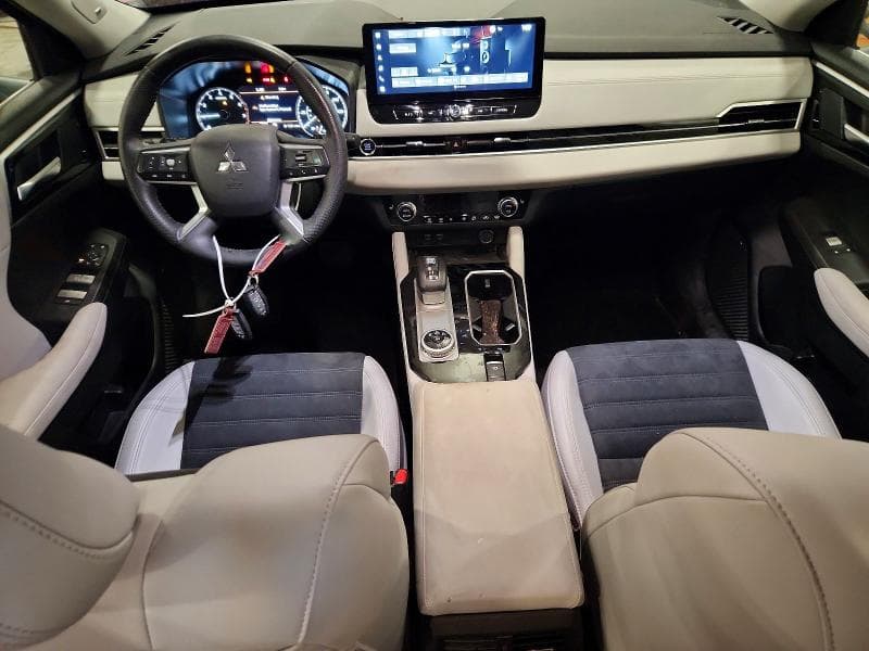 2025 MITSUBISHI OUTLANDER SE 8