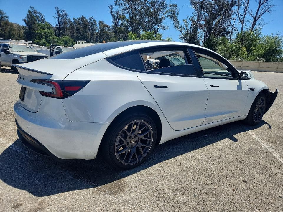 2025 TESLA MODEL 3 3