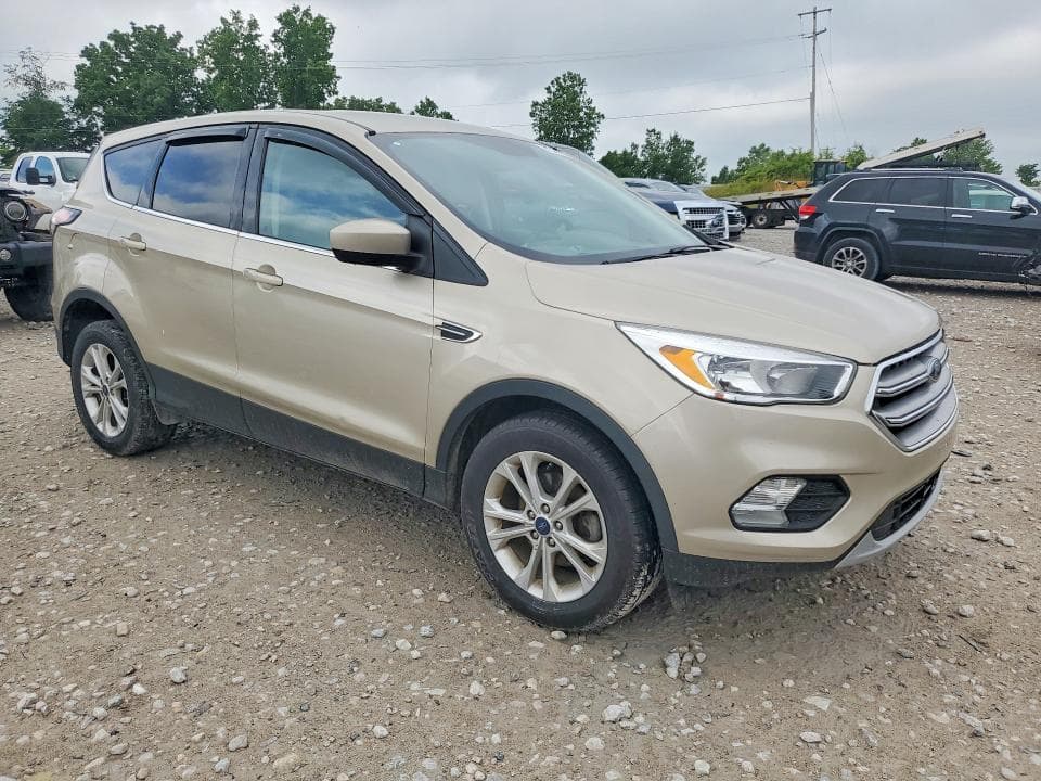 2017 FORD ESCAPE SE 4