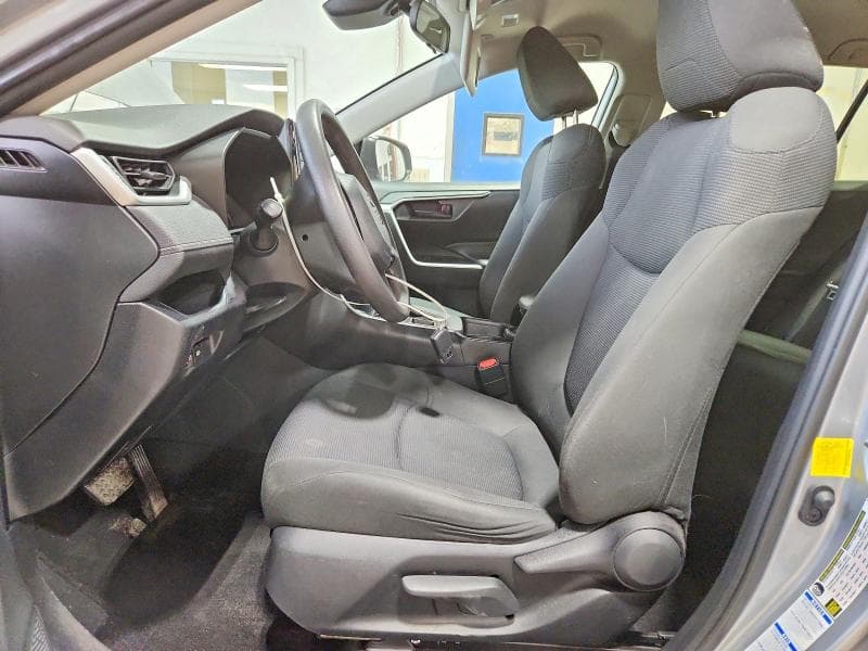 2019 TOYOTA RAV4 LE 7