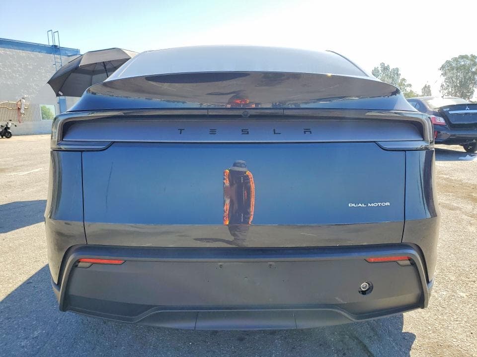2026 TESLA MODEL Y 6