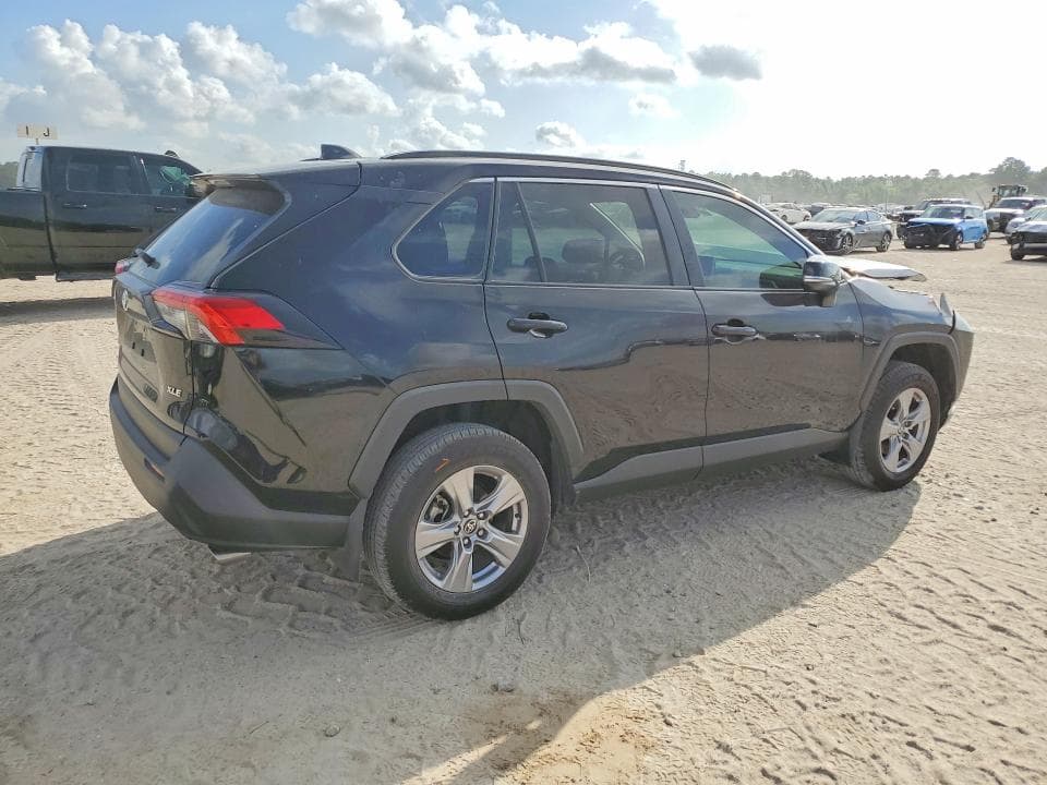 2025 TOYOTA RAV4 XLE 3