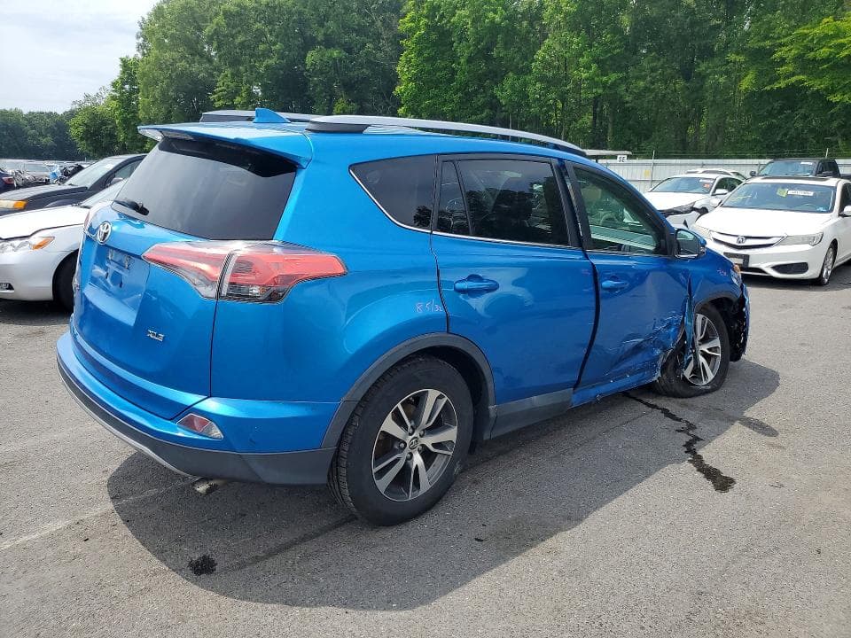 2018 TOYOTA RAV4 XLE 3