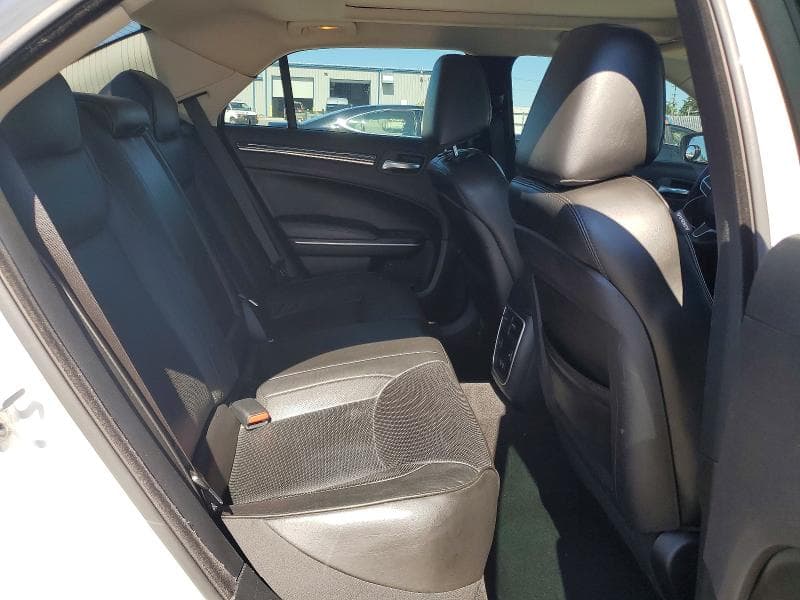 2020 CHRYSLER 300 LIMITED 10