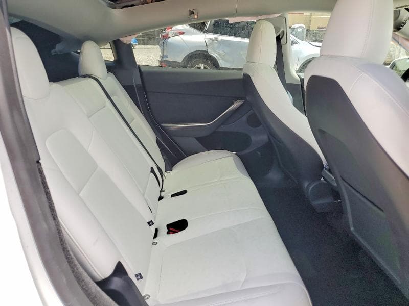 2025 TESLA MODEL Y 10