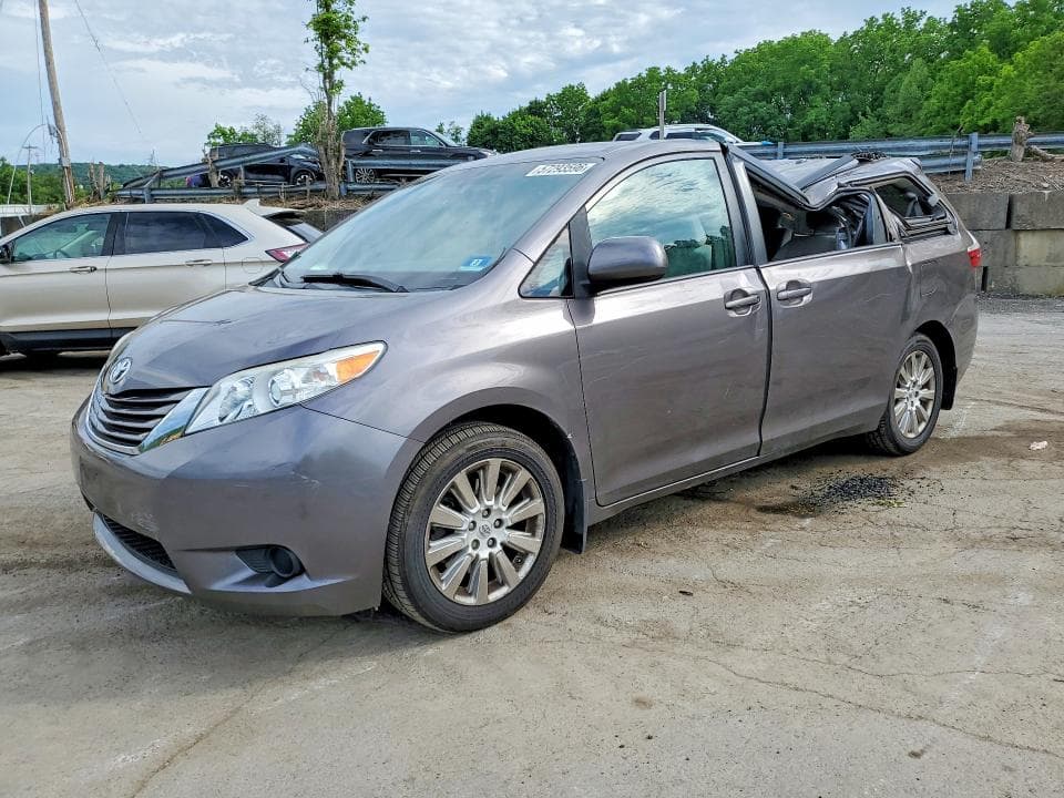 2015 TOYOTA SIENNA