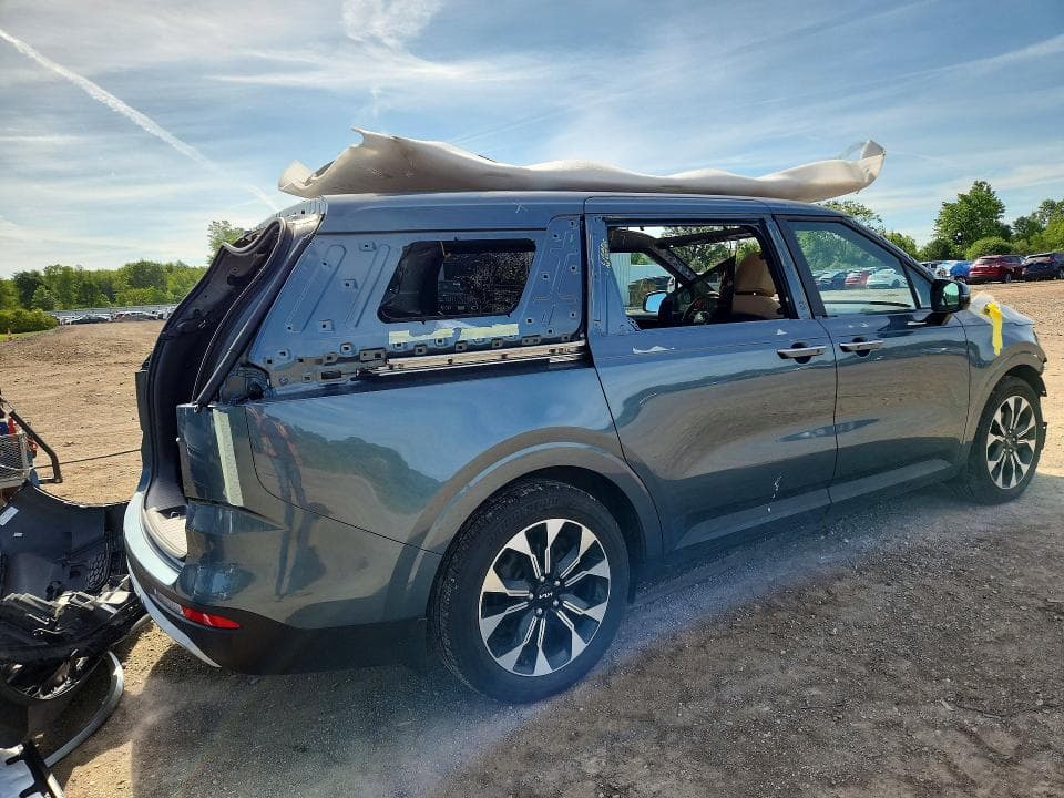2022 KIA CARNIVAL EX 3