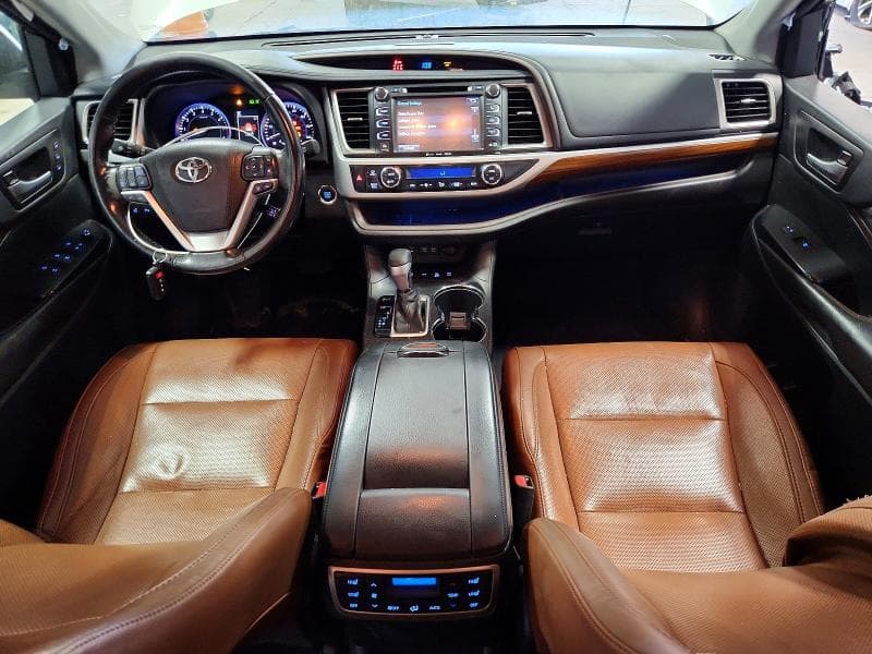 2017 TOYOTA HIGHLANDER LIMITED PLATINUM 8