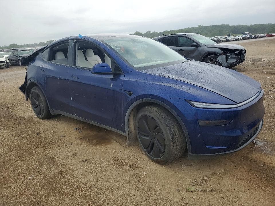 2026 TESLA MODEL Y 4