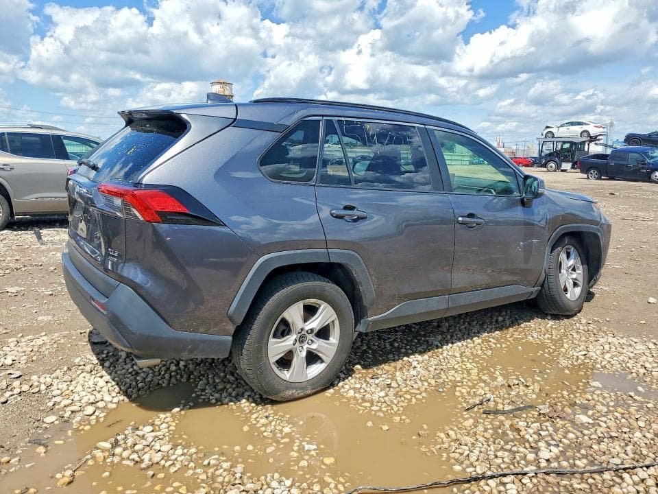 2019 TOYOTA RAV4 XLE 3