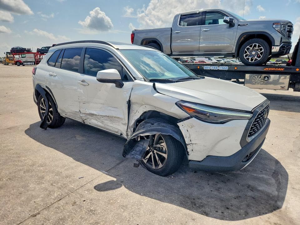 2023 TOYOTA COROLLA CROSS XLE 4