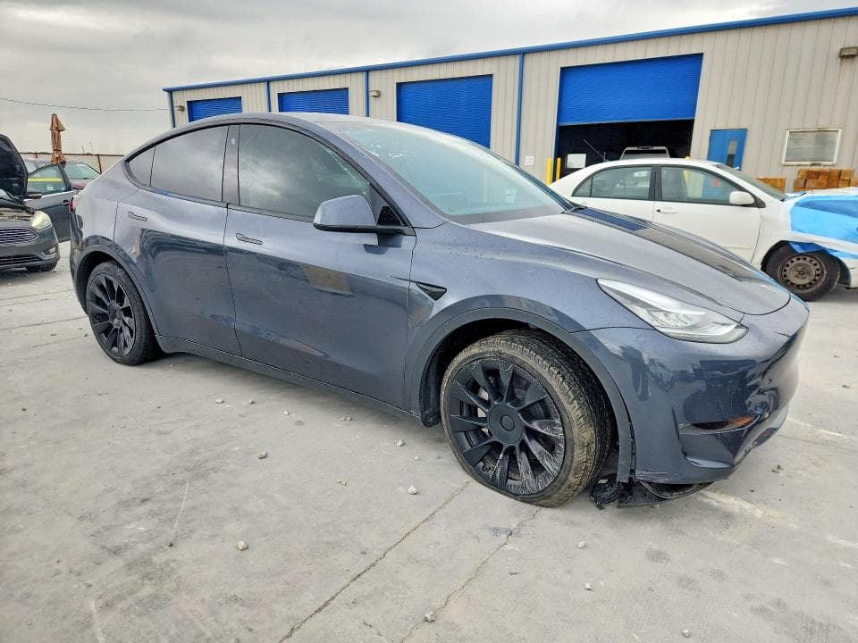 2023 TESLA MODEL Y 4