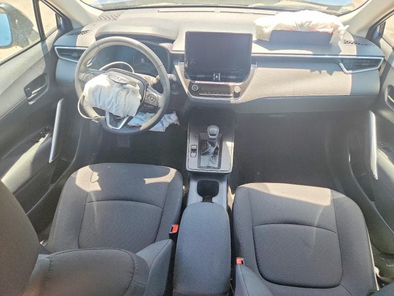 2026 TOYOTA COROLLA CROSS LE 8