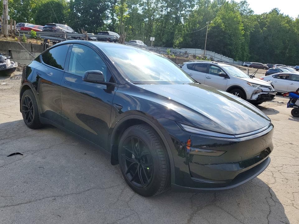 2026 TESLA MODEL Y 4