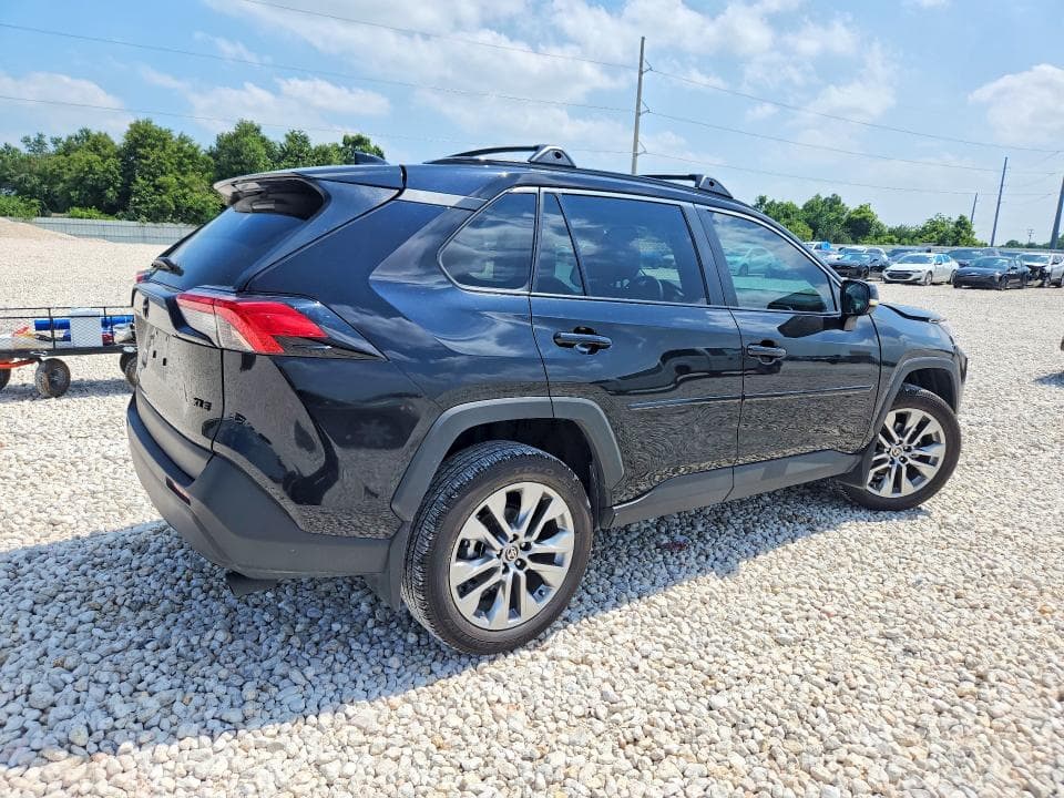 2025 TOYOTA RAV4 XLE PREMIUM 3