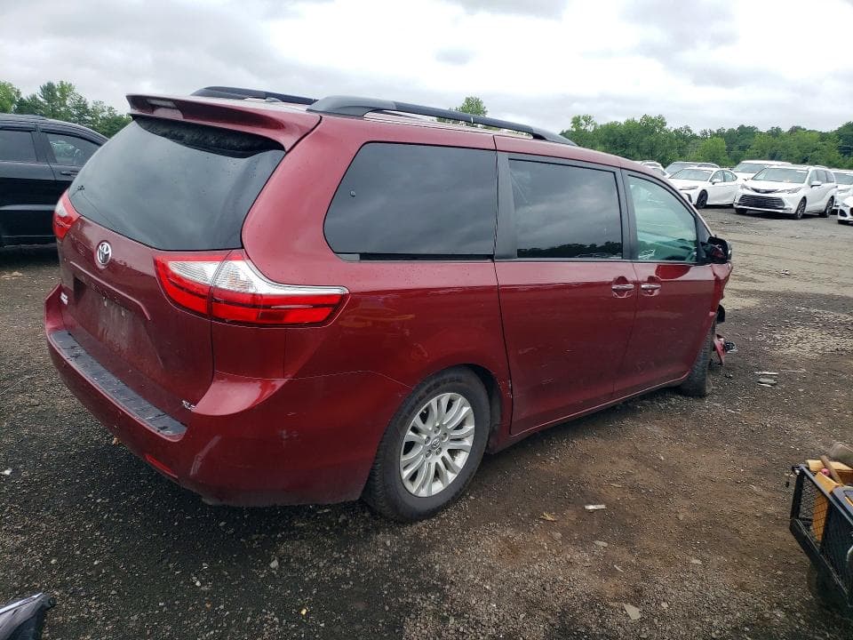 2017 TOYOTA SIENNA XLE PREMIUM 8-PASSENGER 3