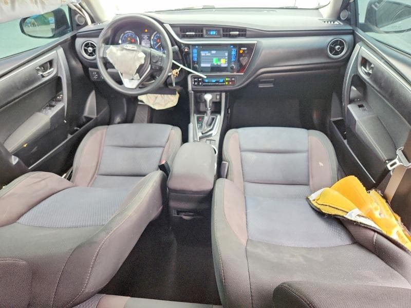 2017 TOYOTA COROLLA LE 8