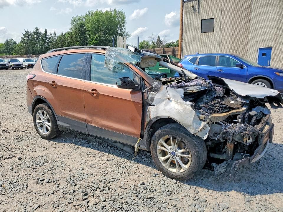 2017 FORD ESCAPE SE 4
