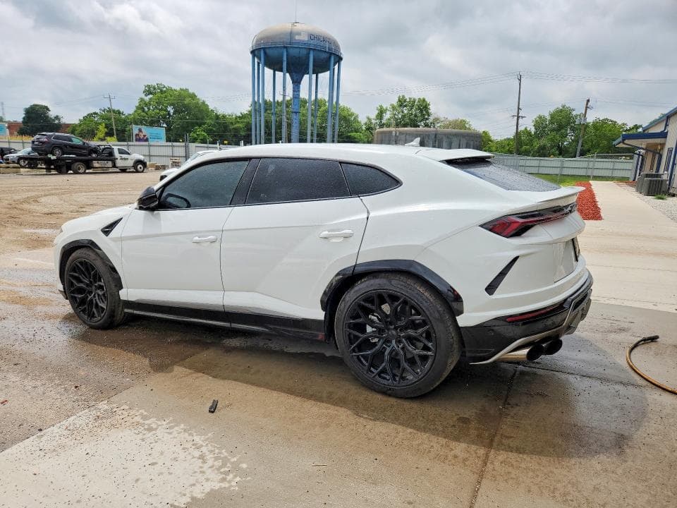 2019 LAMBORGHINI URUS 2