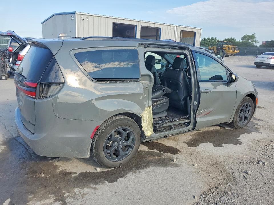 2021 CHRYSLER PACIFICA HYBRID LIMITED 3