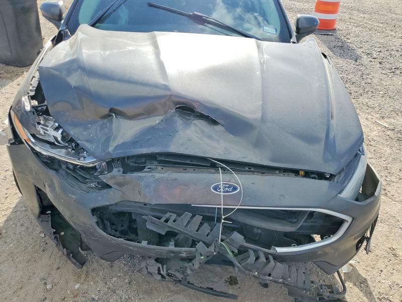 2019 FORD FUSION SE 11
