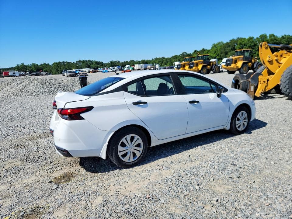 2021 NISSAN VERSA S 3