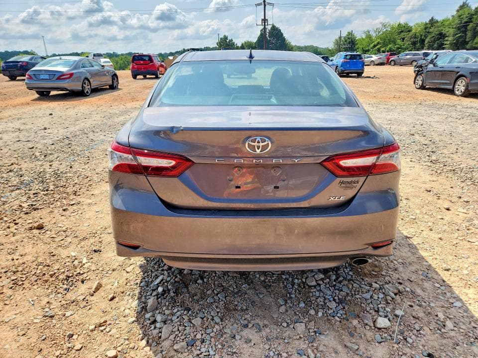 2020 TOYOTA CAMRY XLE 6