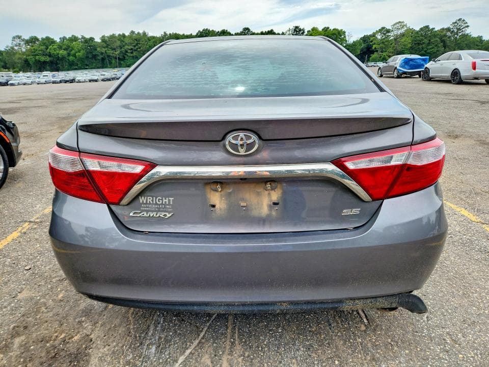 2017 TOYOTA CAMRY SE 6