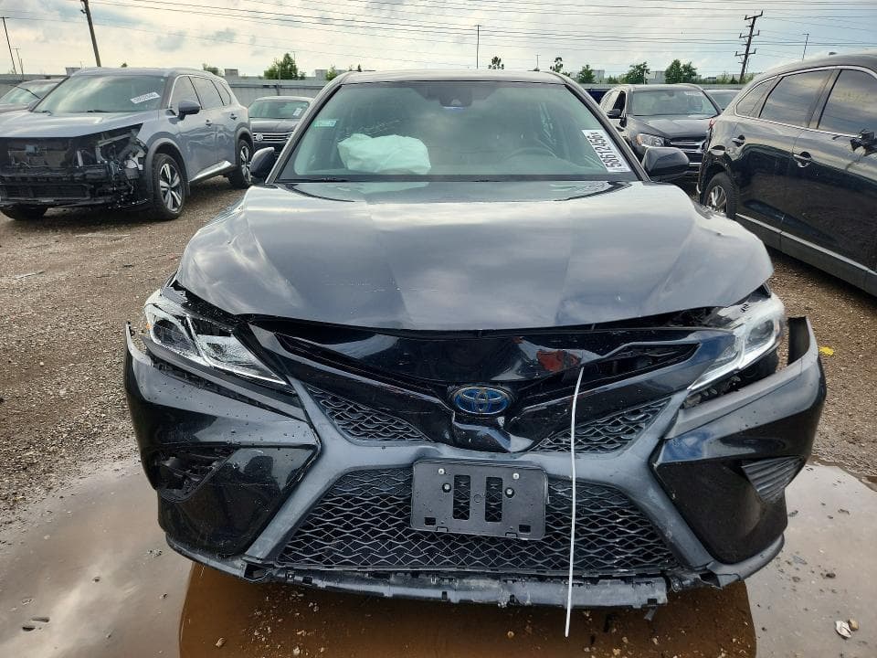 2020 TOYOTA CAMRY SE 5
