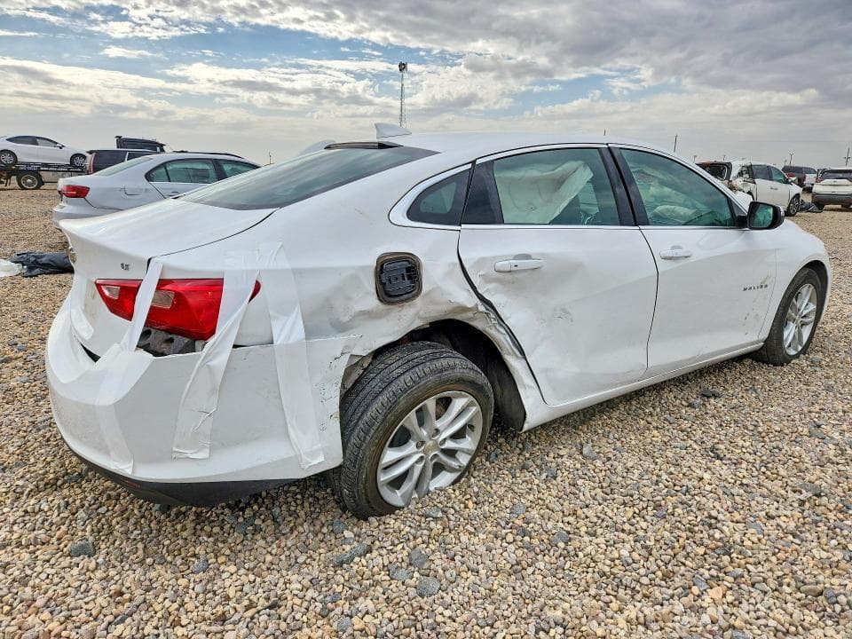 2017 CHEVROLET MALIBU LT 3