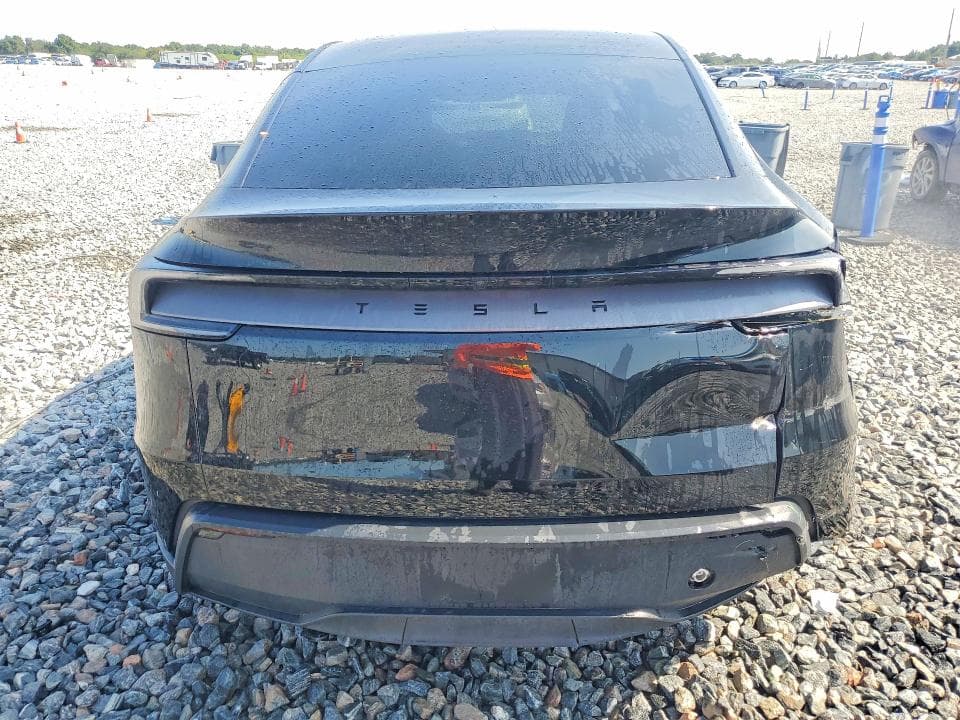 2026 TESLA MODEL Y 6