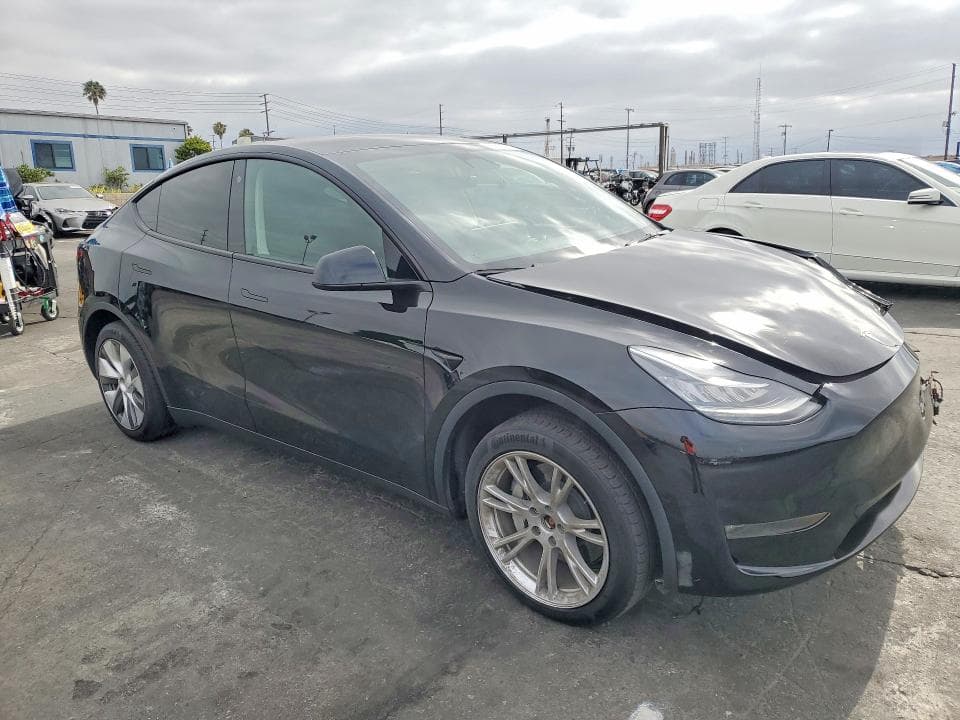 2023 TESLA MODEL Y 4
